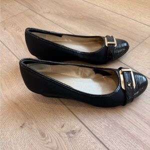 Bandolino Black Patent Wedges with Gold Buckle Size 8 1/2